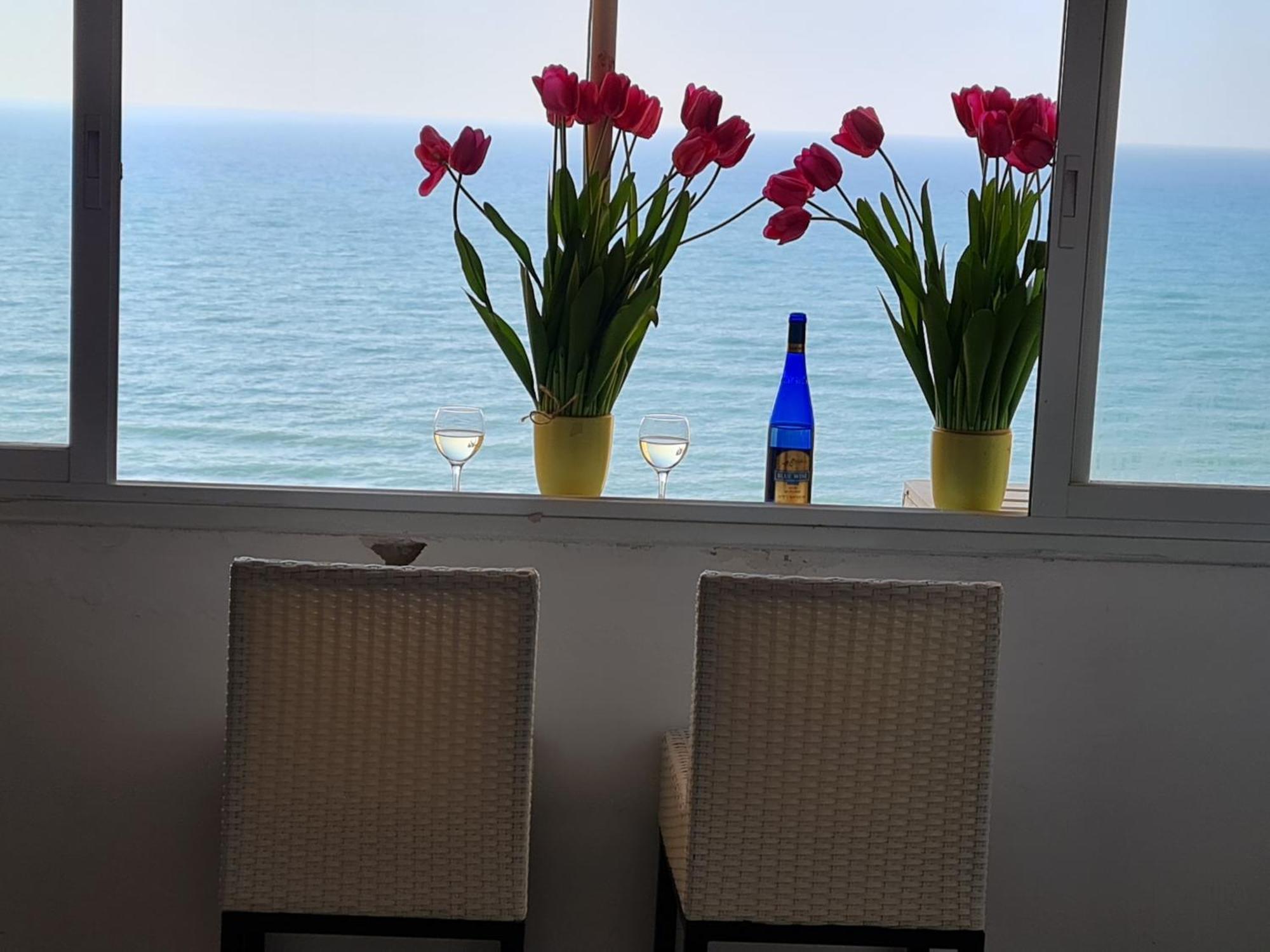 Magic On The Sea-Suites With A Private Jacuzzi And A Private Sea View Netanya Quarto foto